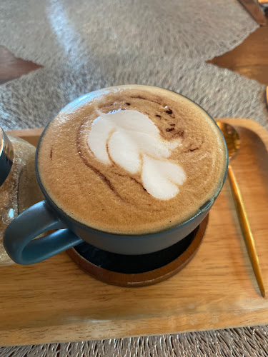 Opinii despre Vibes 360 Bar & Restaurant în อำเภอเกาะสมุย - การบริการอาหารและที่พัก