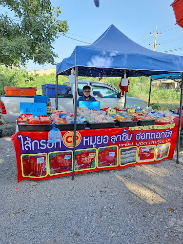 ตลาดนัดต้นตาล จ.พ.พฤ.ส - การบริการอาหารและที่พัก