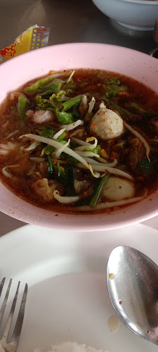 ราชาก๋วยเตี๋ยวหมูตุ๋น-เนื้อตุ๋น(หัวมุมตลาดพระรูปคลองสอง) - การบริการอาหารและที่พัก