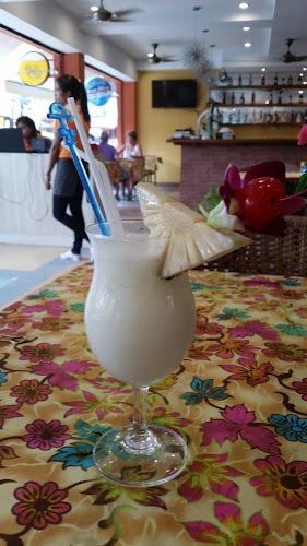 Louis Kitchen Restaurant - การบริการอาหารและที่พัก