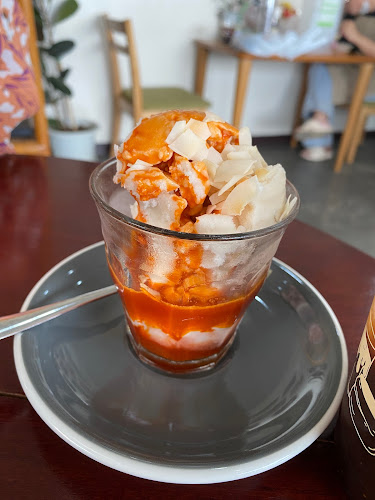 DIRTY & SCONE - การบริการอาหารและที่พัก