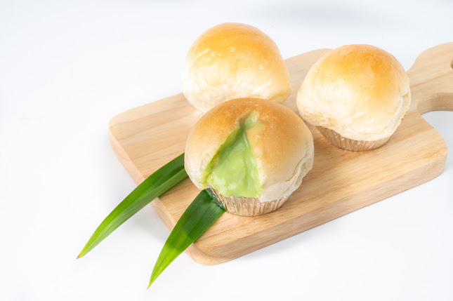 ตาต้นเบเกอรี่ - การบริการอาหารและที่พัก