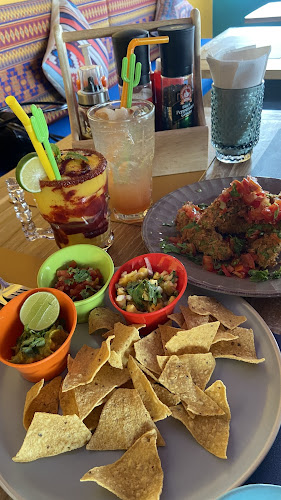 9, 1 ถนน ดีบุก ตำบลตลาดใหญ่ อำเภอเมืองภูเก็ต ภูเก็ต 83000