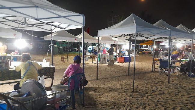 ตลาดแหลมรุ่งเรือง (ตลาดริมเล) - การบริการอาหารและที่พัก