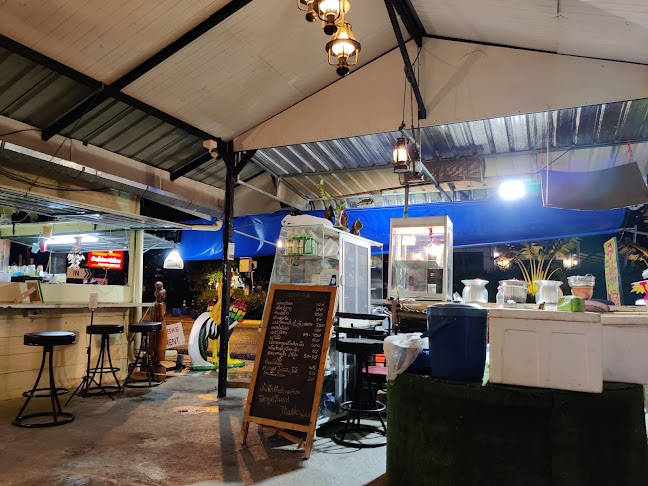 Opinii despre Aree's Kitchen & Lounge în อำเภอเมืองภูเก็ต - การบริการอาหารและที่พัก