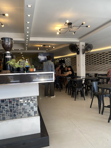 At All Cafe - อำเภอบางละมุง