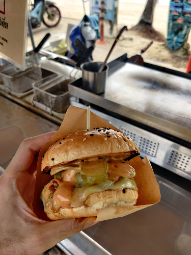 Comentarii opinii despre Village Burgers Kamala