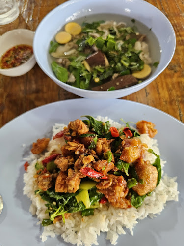 Opinii despre เจ้ก้อย ไก่หุบบอนแหลมฉบัง în อำเภอศรีราชา - การบริการอาหารและที่พัก