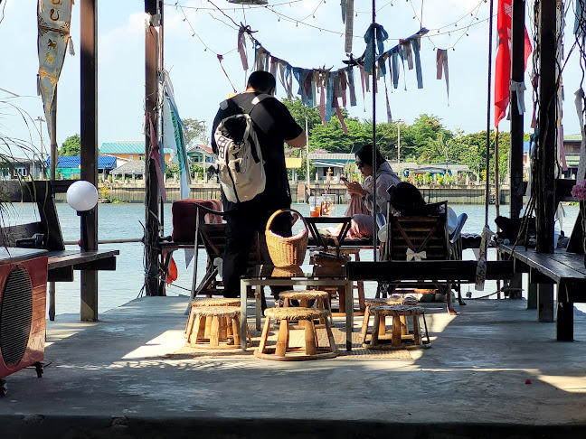 บางบัวลอย เกาะเกร็ด(ไอติมไข่แข็ง) - การบริการอาหารและที่พัก