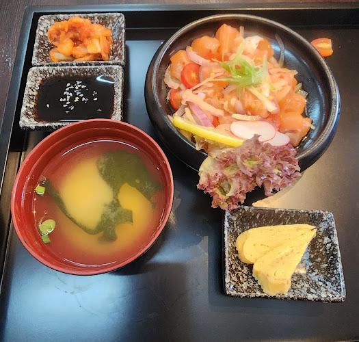 ยูเมะพลัสซูชิ - การบริการอาหารและที่พัก