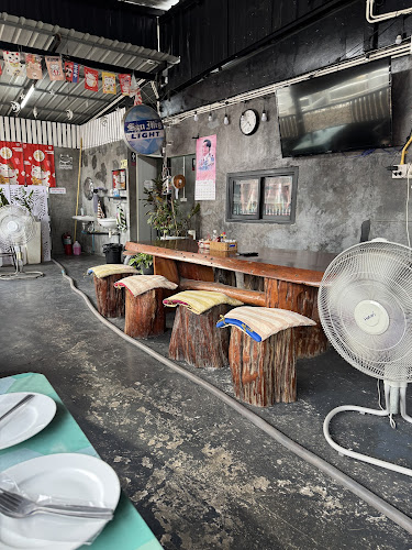 Baan Larb Restaurant - การบริการอาหารและที่พัก