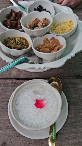 ร้านข้าวแช่แม่ทองเติม Kow Chae Mae Thong Term