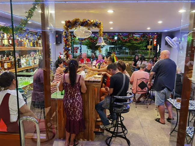 BAR Entertainment place LUCKY JACK - การบริการอาหารและที่พัก