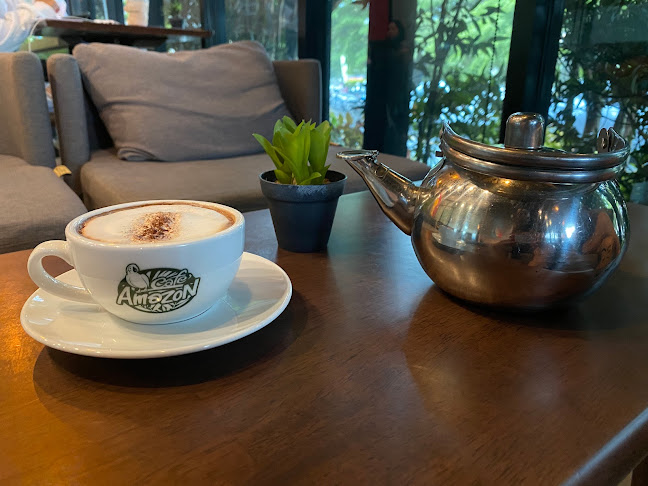 คาเฟ่ อเมซอล (สนามฟุตบอลหญ้าเทียม วินนิ่ง สเตเดี่ยม) - การบริการอาหารและที่พัก