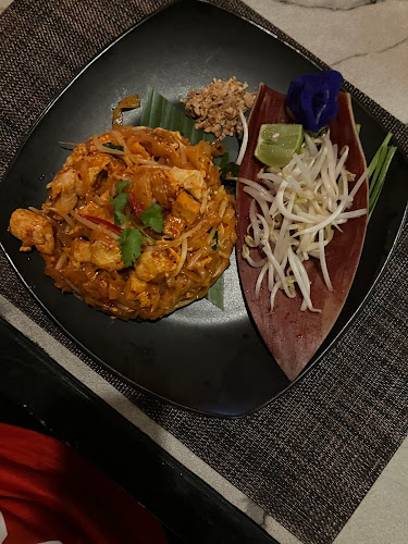 ร้านอาหาร อิ่มเอม @ป่าหล่าย - การบริการอาหารและที่พัก