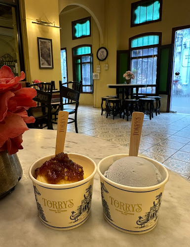ทอรี่ ไอศกรีม - การบริการอาหารและที่พัก