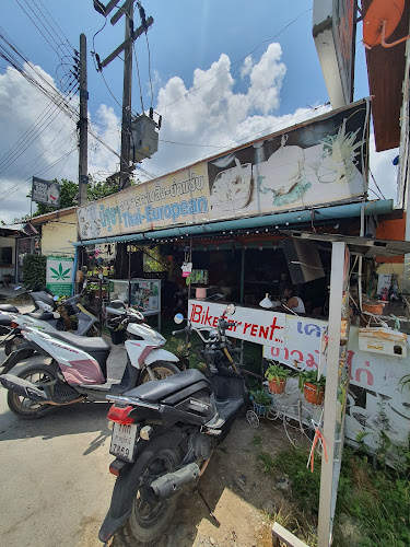 Nut's Restaurant at Golden Monkey Hotel and Bar - การบริการอาหารและที่พัก