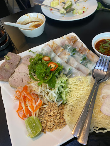 ร้านอาหารเวียดนามซินจ่าวเวียตหาดใหญ่ (วีทีแหนมเนืองหาดใหญ่) - การบริการอาหารและที่พัก