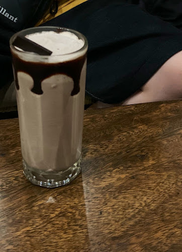 Hern Coffee and Bistro - การบริการอาหารและที่พัก