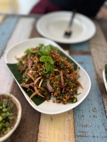 ส้มตำกำแพงแตก