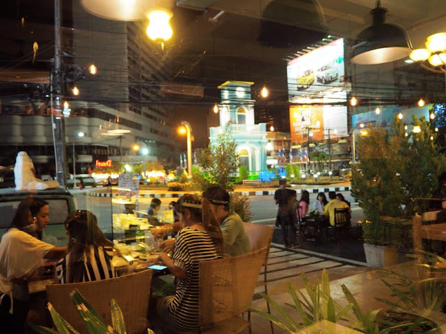 206/8 ถ. ภูเก็ต ตำบลตลาดใหญ่ อำเภอเมืองภูเก็ต ภูเก็ต 83000