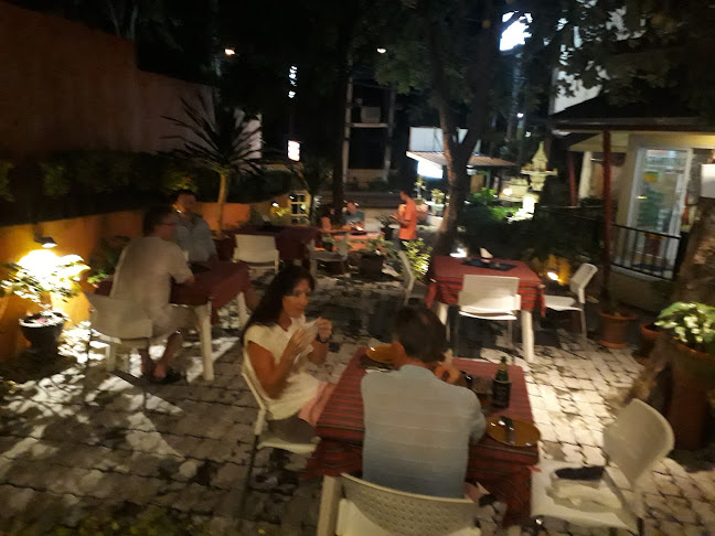 Charming Restaurant - การบริการอาหารและที่พัก