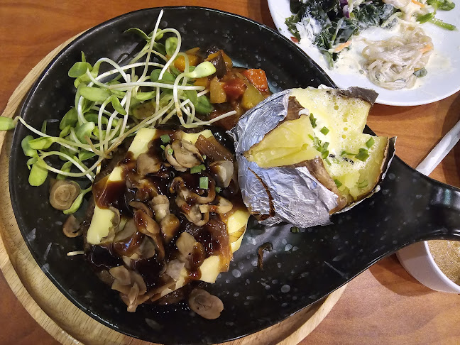 ซิซซ์เล่อร์ เซ็นทรัล แจ้งวัฒนะ - การบริการอาหารและที่พัก