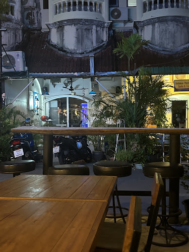Opinii despre Happy Bar and Restaurant în อำเภอกะทู้ - การบริการอาหารและที่พัก