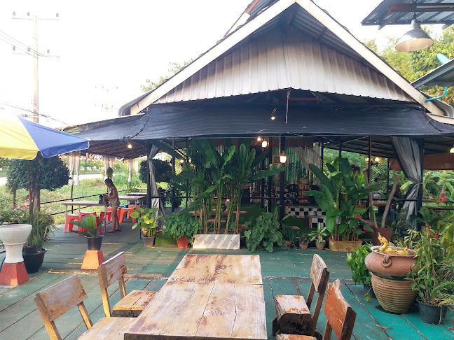 ร้านอาหารไทย-อีสาน ตำอีสานบันเทิง