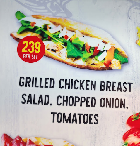 Aree's Kitchen & Lounge - การบริการอาหารและที่พัก