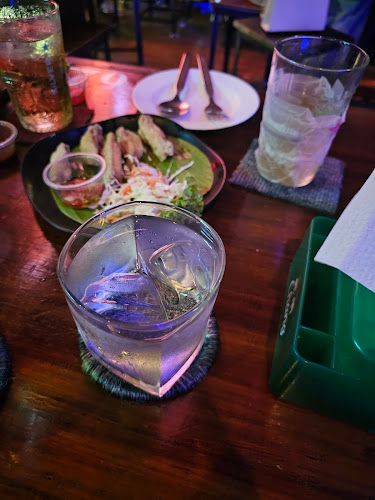 Ther เธอ - การบริการอาหารและที่พัก