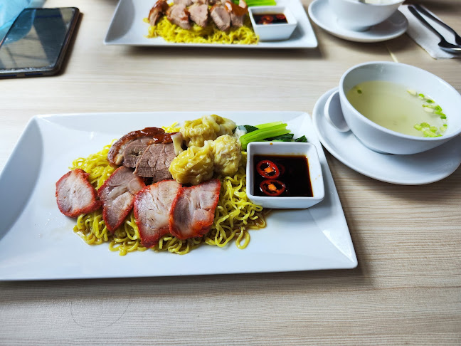 V9JR+QXM ตำบลตลาดใหญ่ อำเภอเมืองภูเก็ต ภูเก็ต 83000