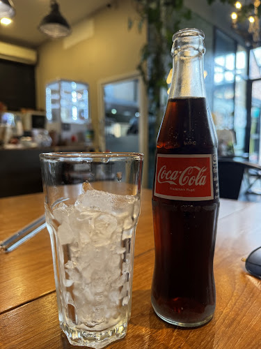 Opinii despre FIVE Loaves Burgers & Cafe’ în เมือง - การบริการอาหารและที่พัก