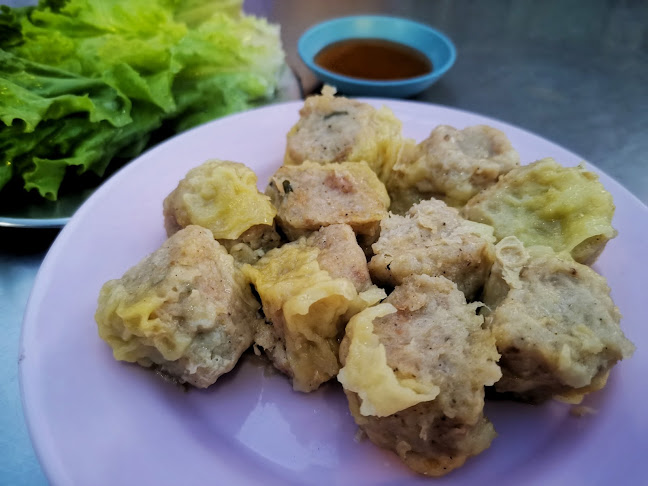 ก๋วยเตี๋ยวเป็ดเจ๊แดง เจ้าเก่า duck nooddle - การบริการอาหารและที่พัก