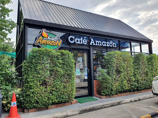 คาเฟ่ อเมซอน ปตท. ตรงข้ามพัทยาใต้ - การบริการอาหารและที่พัก