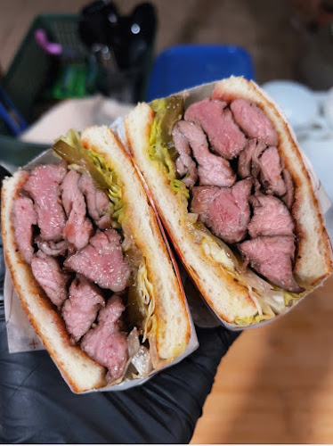 Backhold 𝑻𝒐𝒂𝒔𝒕 𝑩𝒖𝒓𝒈𝒆𝒓 𝒂𝒏𝒅 𝑭𝒓𝒊𝒆𝒏𝒅𝒔 - การบริการอาหารและที่พัก