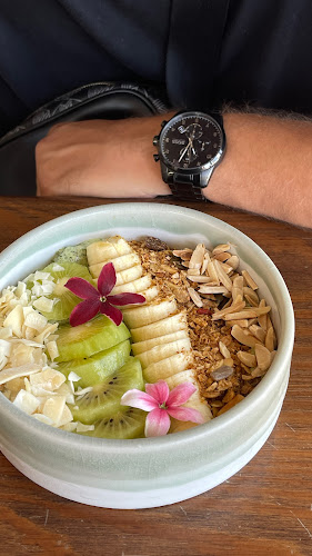 🌞 Leikki Neighbourhood Cafe - การบริการอาหารและที่พัก