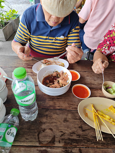 Opinii despre ร้านก๋วยเตี๋ยวหมูแม่นิ่ม în เมือง - การบริการอาหารและที่พัก