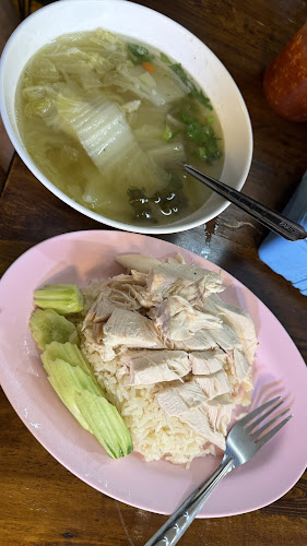 Comentarii opinii despre ข้าวมันไก่สุโขทัย ข้าง 7-11 ปากซอยพระตำหนัก 3