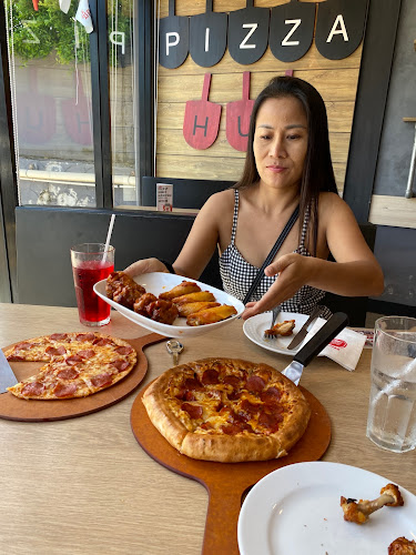 Pizza Hut 1150 - Cherng Talay Phuket (พิซซ่าฮัท สาขาเชิงทะเล ภูเก็ต) - การบริการอาหารและที่พัก