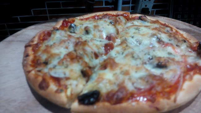 บ้านสวนคาเฟ่ แอนด์ เรสเตอรองส์ - การบริการอาหารและที่พัก