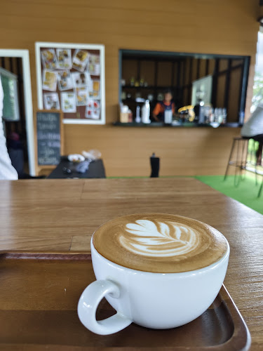 บ้านสวนใบกะพ้อ - การบริการอาหารและที่พัก