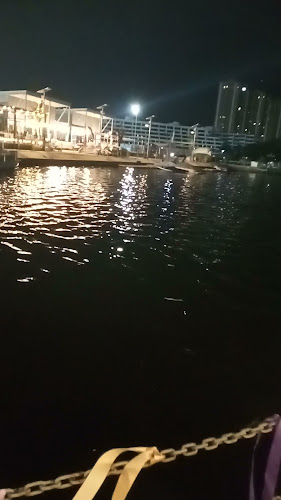 IMPACT Lakefront - การบริการอาหารและที่พัก