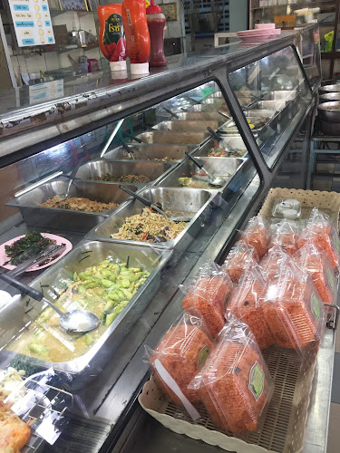 ร้านแกงสมใจ - การบริการอาหารและที่พัก