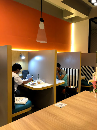 Glow - Your Reading Space - การบริการอาหารและที่พัก