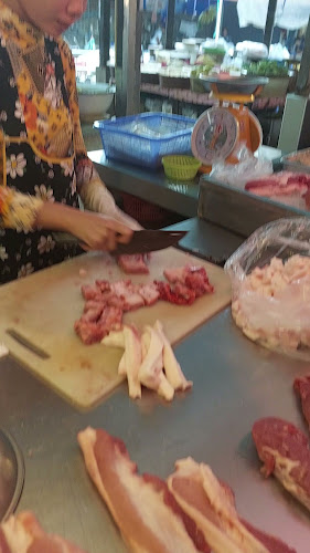 Opinii despre ตลาดแม่แดง (ตลาดสดเทศบาล 4) în อำเภอเมืองระยอง - การบริการอาหารและที่พัก