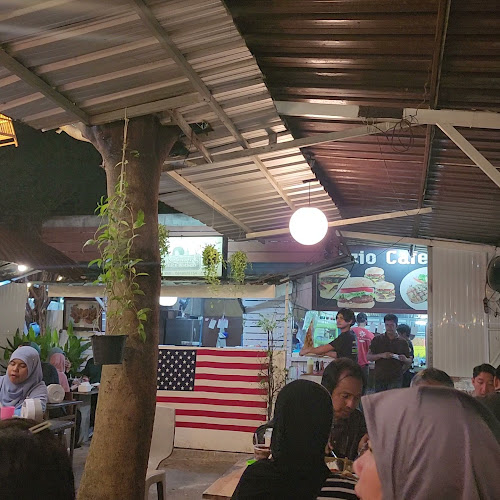 Lazio Cafe / ร้านสเต็กและเครื่องดื่มฮาลาล