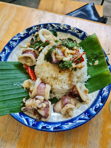 ครัวหน้าบาน พัทยา - การบริการอาหารและที่พัก