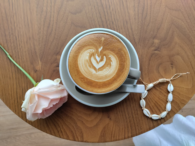 22 73 ถนน หลวงพ่อ ตำบลตลาดใหญ่ อำเภอเมืองภูเก็ต ภูเก็ต 83000