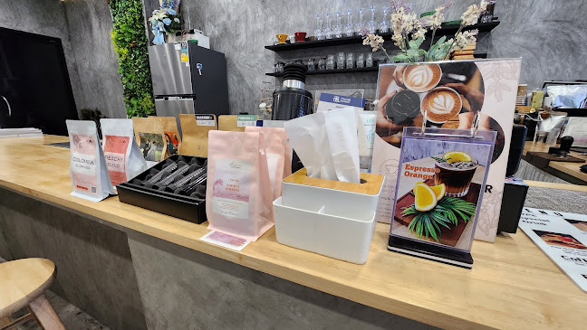 HYPE Coffee Bar (ที่จอดรถอยู่ชั้นใต้ดิน ทางลงอยู่ติดกับร้าน) - การบริการอาหารและที่พัก